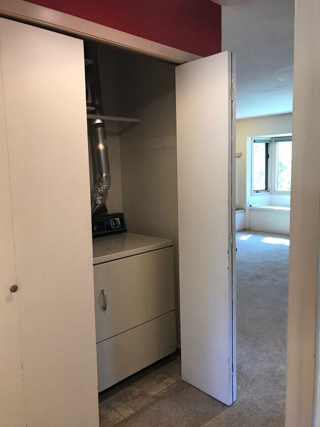 Foto del edificio - Charming 2-Bedroom Condo Near MSU – Pet Fr...