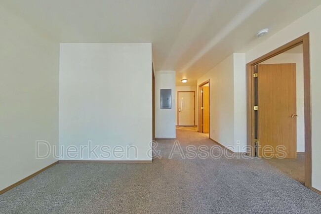 Foto del edificio - 2960 NW Tyler Ave