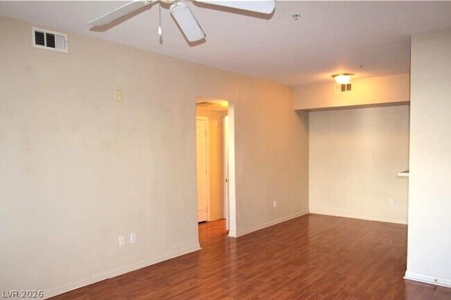 Foto del edificio - 6955 N Durango Dr