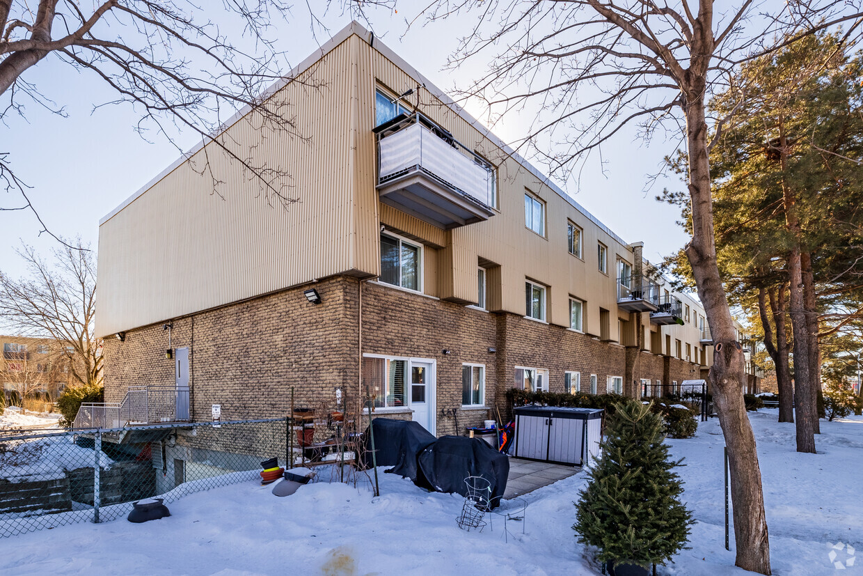 Building Photo - Anjou 80