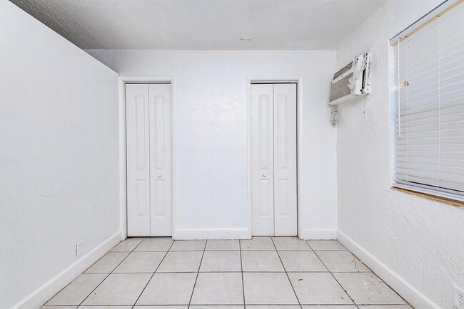 Foto del edificio - 4051 N Dixie Hwy