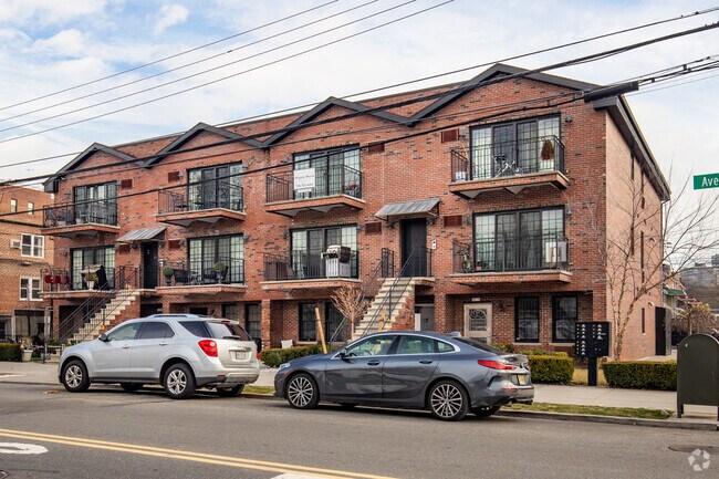 Building Photo - 366 Avenue Y