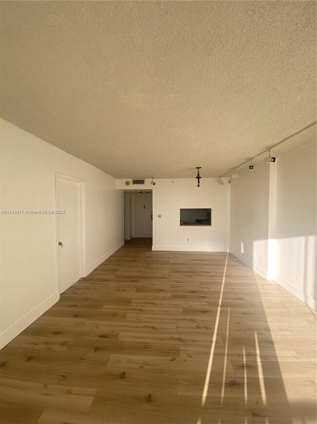 Foto del edificio - 1470 NE 123rd St