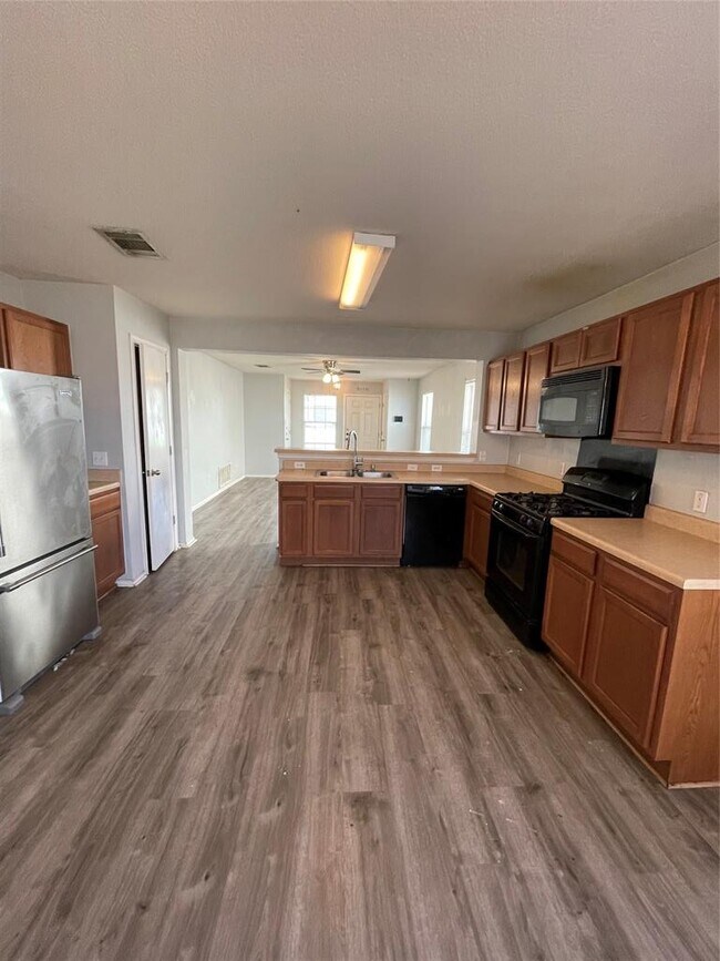 Foto del edificio - 6605 Plains Crest Dr