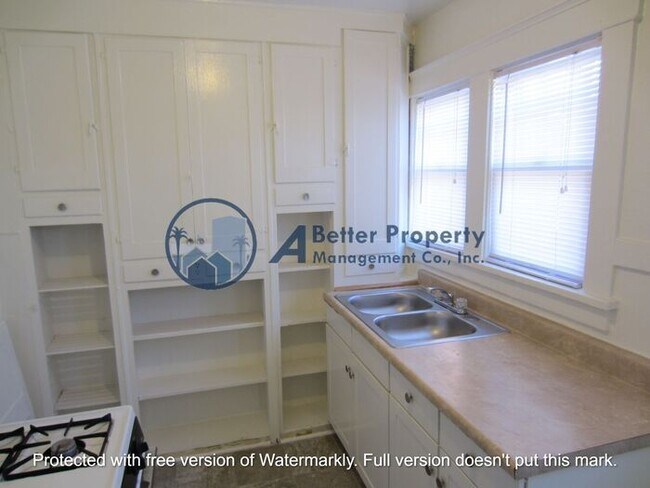 Foto del edificio - Lower Studio with Onsite Laundry & PLANK F...