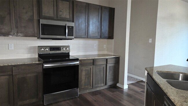 Foto del edificio - 9721 Grosbeak Ln