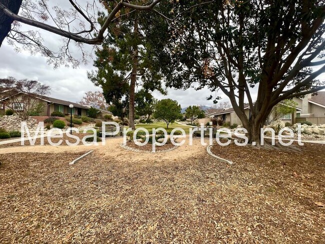 Building Photo - 1606 Carmel Cir W