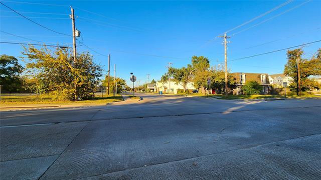 Building Photo - 145 N Kealy Ave