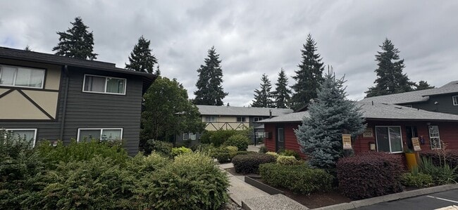 Building Photo - 17400 Webster Rd