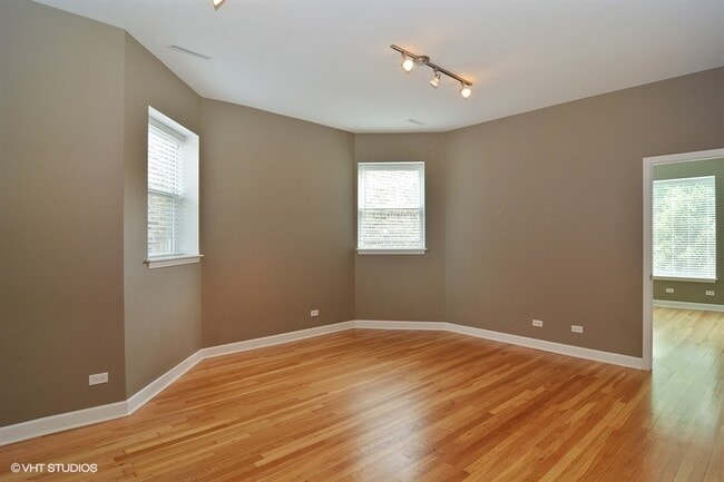 Foto del edificio - 2307 N Springfield Ave
