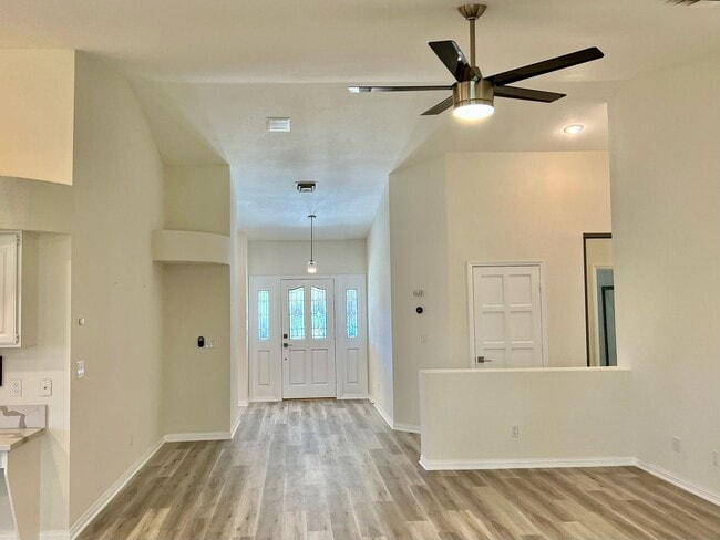 Building Photo - SINGLE STORY 4 BEDROOM 3 CAR GARAGE WITH R...