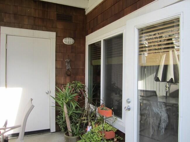 Building Photo - 117 Bayside Ct