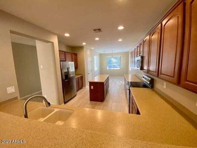 Foto del edificio - Single Level 4 bedroom, 2 bath home available in Skyline Ranch