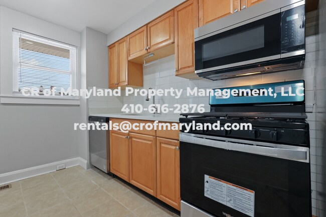 Building Photo - Come check out this spacious 2BD, 2BR town...