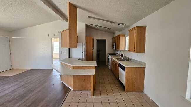 Foto del edificio - 21761 Wisteria St