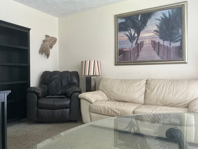 Foto del edificio - 4205 Bougainvilla Dr