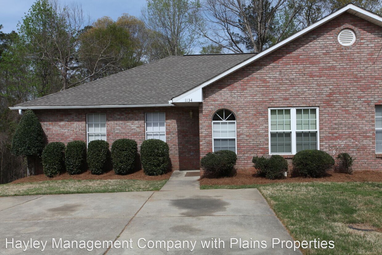 Primary Photo - 3 br, 2 bath House - 1134 North Lake Drive