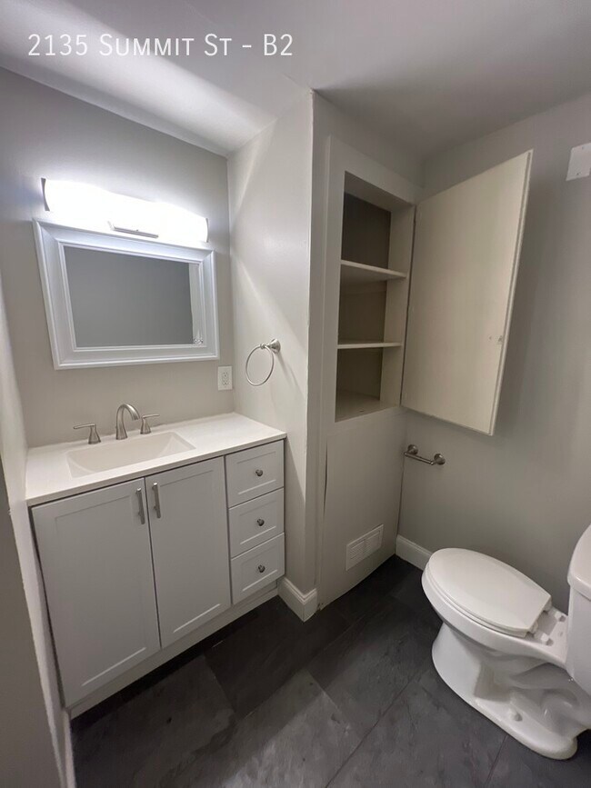 Building Photo - Large 2 bed Near OSU campus AVAILABLE NOW