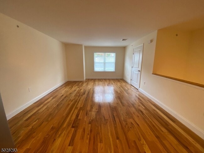 Building Photo - 290 3rd St