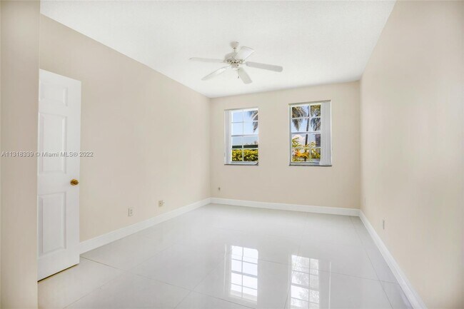 Building Photo - 3255 NE 184th St