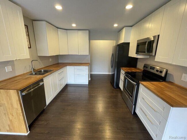 Foto del edificio - 4924 Broomfield Ct