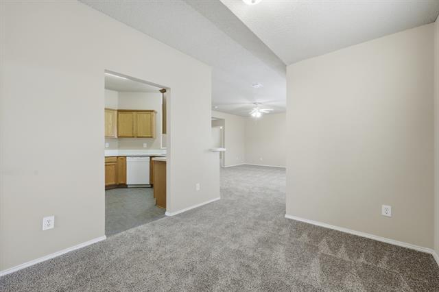 Foto del edificio - 1410 Deville Cir