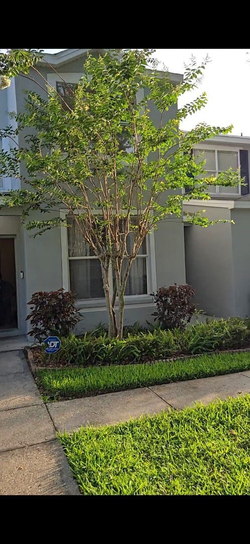 Building Photo - SPACIOUS, BEAUTIFUL 3 BEDROOM 2.5 BATH TOW...
