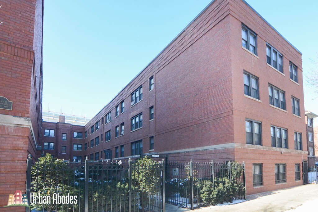 Primary Photo - 5742 N Winthrop Ave