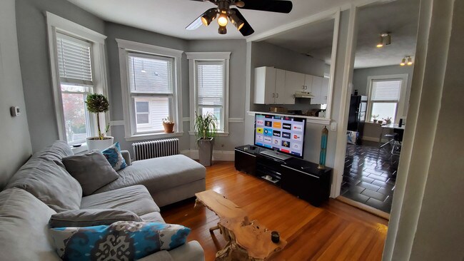 Foto del edificio - 35 MAPLE ST