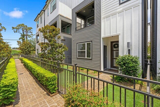 Foto del edificio - 1047 Timbergrove Yards Ln