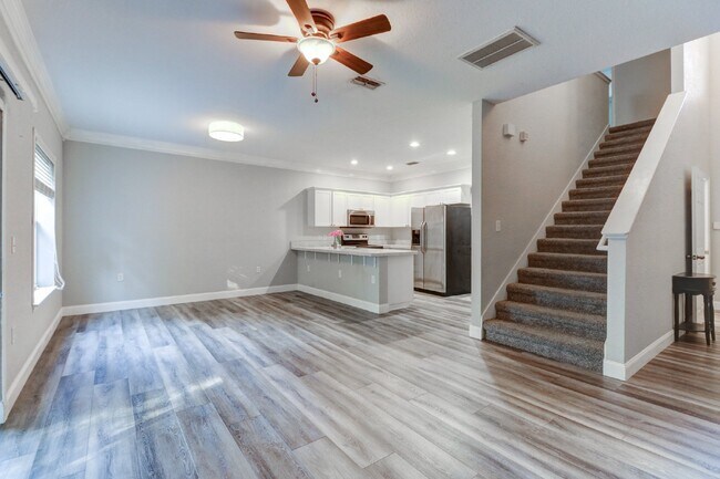 Foto del edificio - Gated Tampa Palms Townhome with 2-Car Garage, Screened Lanai & Community Pool