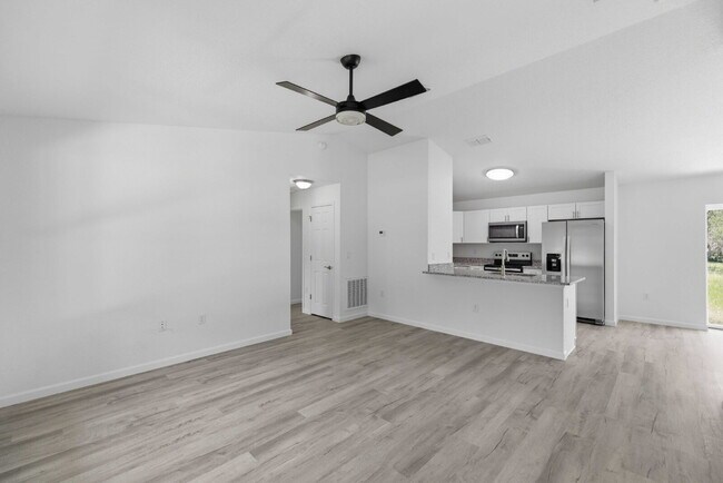 Foto del edificio - Available Now! New 3/2 Home with Large Backyard and Front Porch