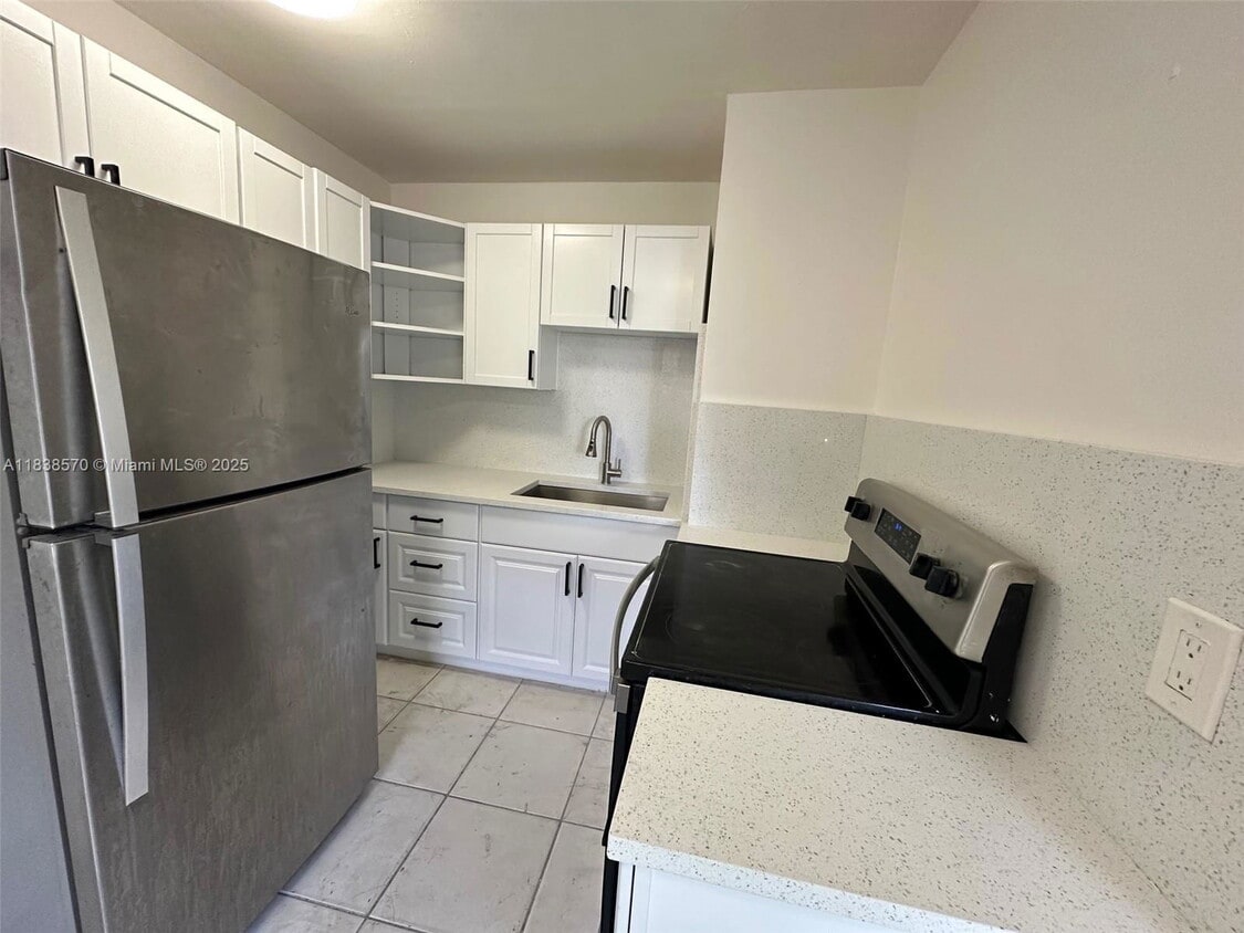 Primary Photo - 717 NW 5th Ave
