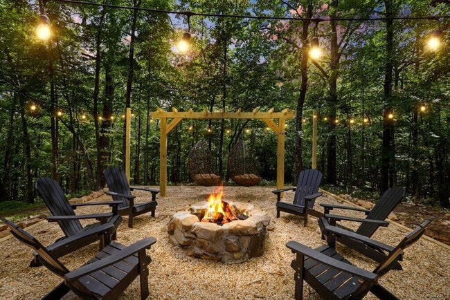 Building Photo - 437 Sheep Stomp Rd