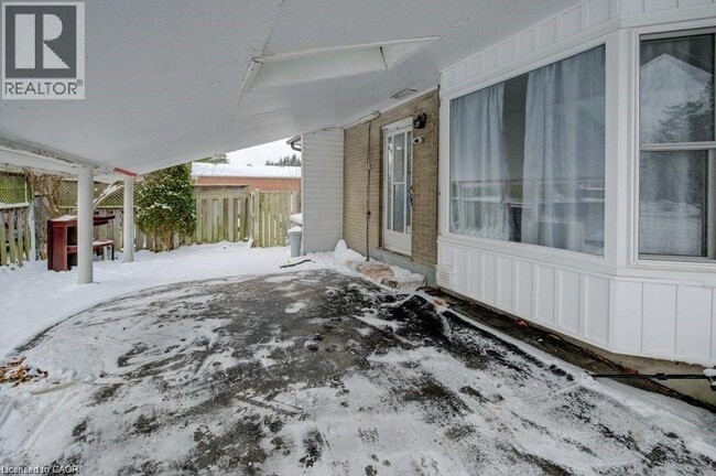 Building Photo - 33 Garland Crescent