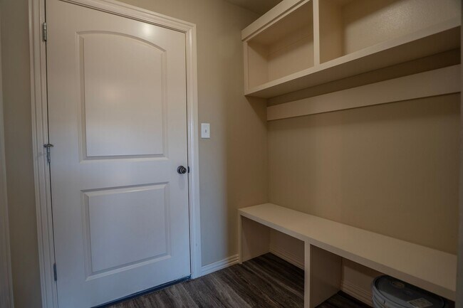 Foto del edificio - Spacious 3 Bedroom, 2 Bathroom home!