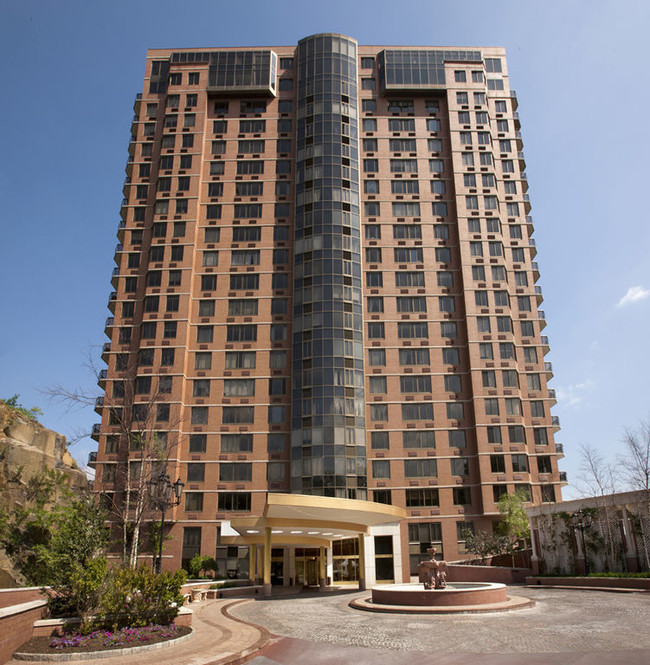 Building Photo - 1 Edgewater Pl