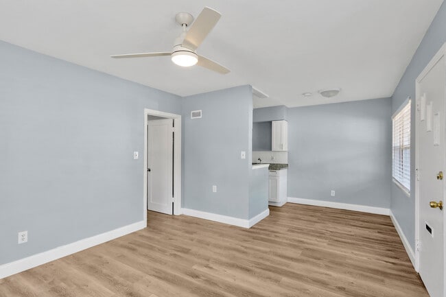 Building Photo - 308 S Mars Ave