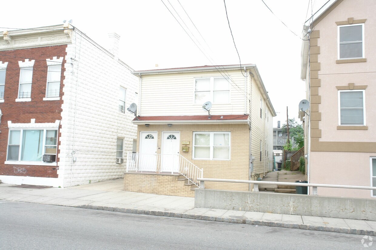 Building Photo - 260 Washington St