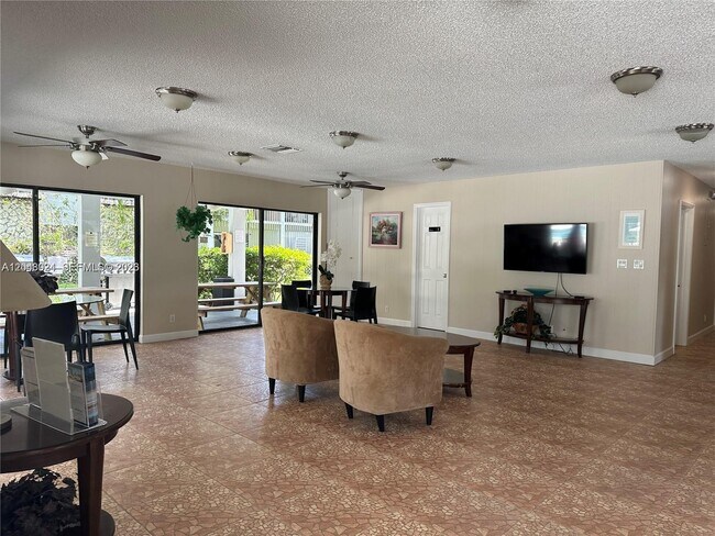 Foto del edificio - 3105 Oakland Shores Dr