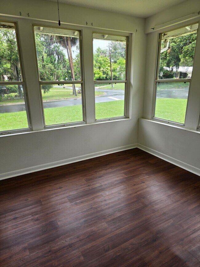 Building Photo - Adorable 2/1 House near Downtown Inverness!!!