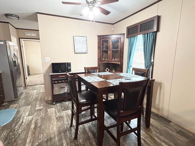 Foto del edificio - 2536 Blue Marlin St SW
