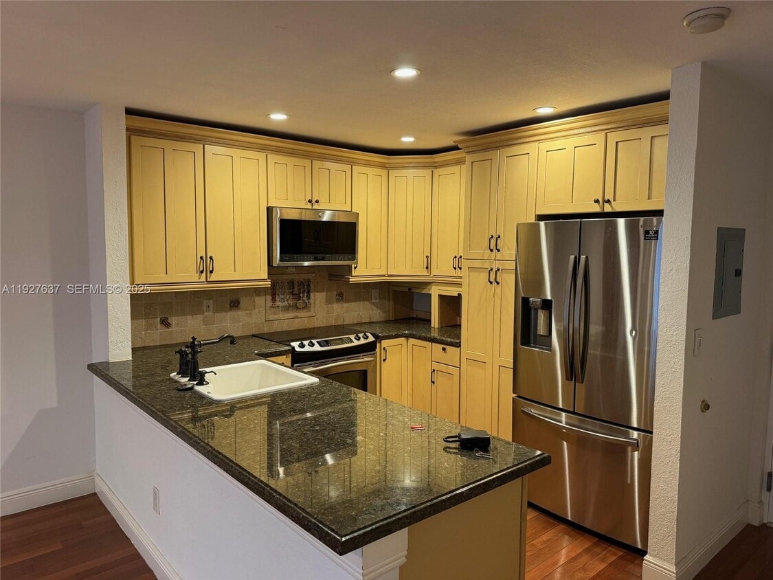 Primary Photo - 7845 Camino Real