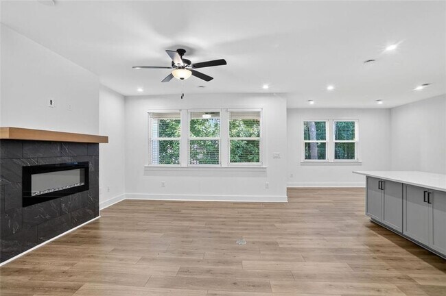 Foto del edificio - 608 Avondale Pk Cir