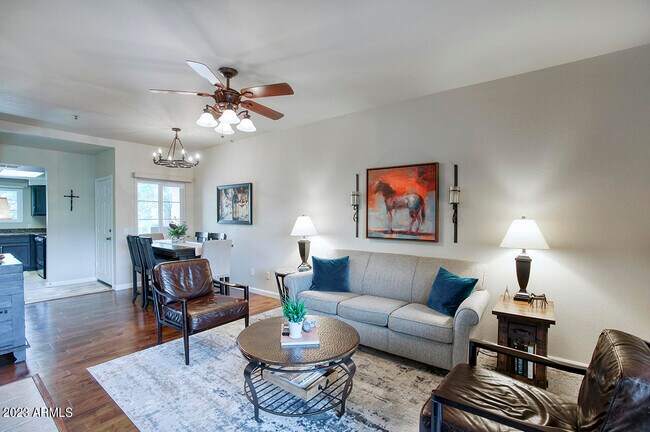 Foto del edificio - 9450 E Becker Ln