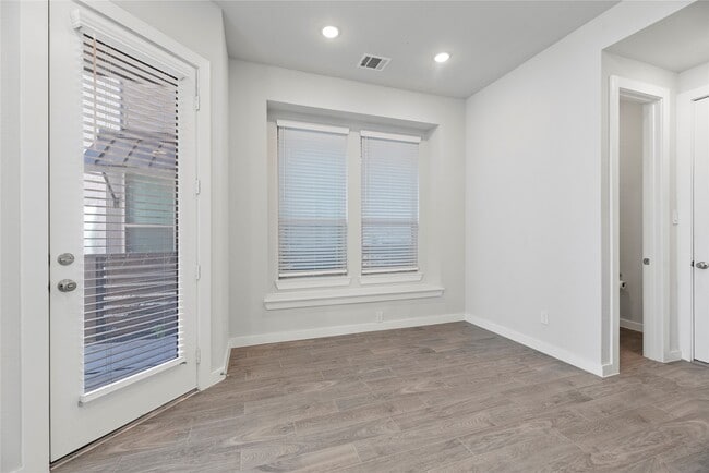 Foto del edificio - 16647 Bristol Steel Ln