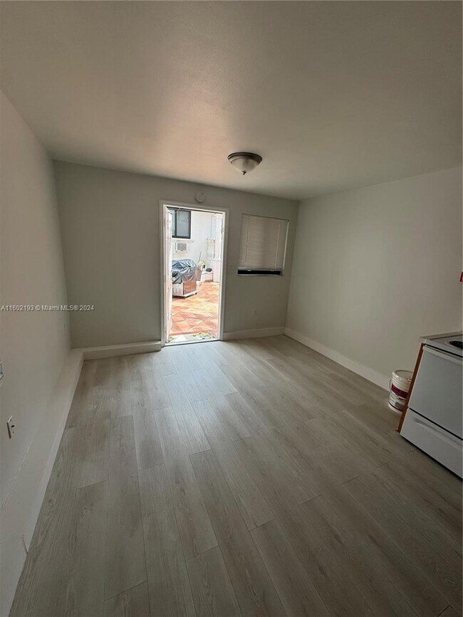 Foto del edificio - 1236 SW 4th St