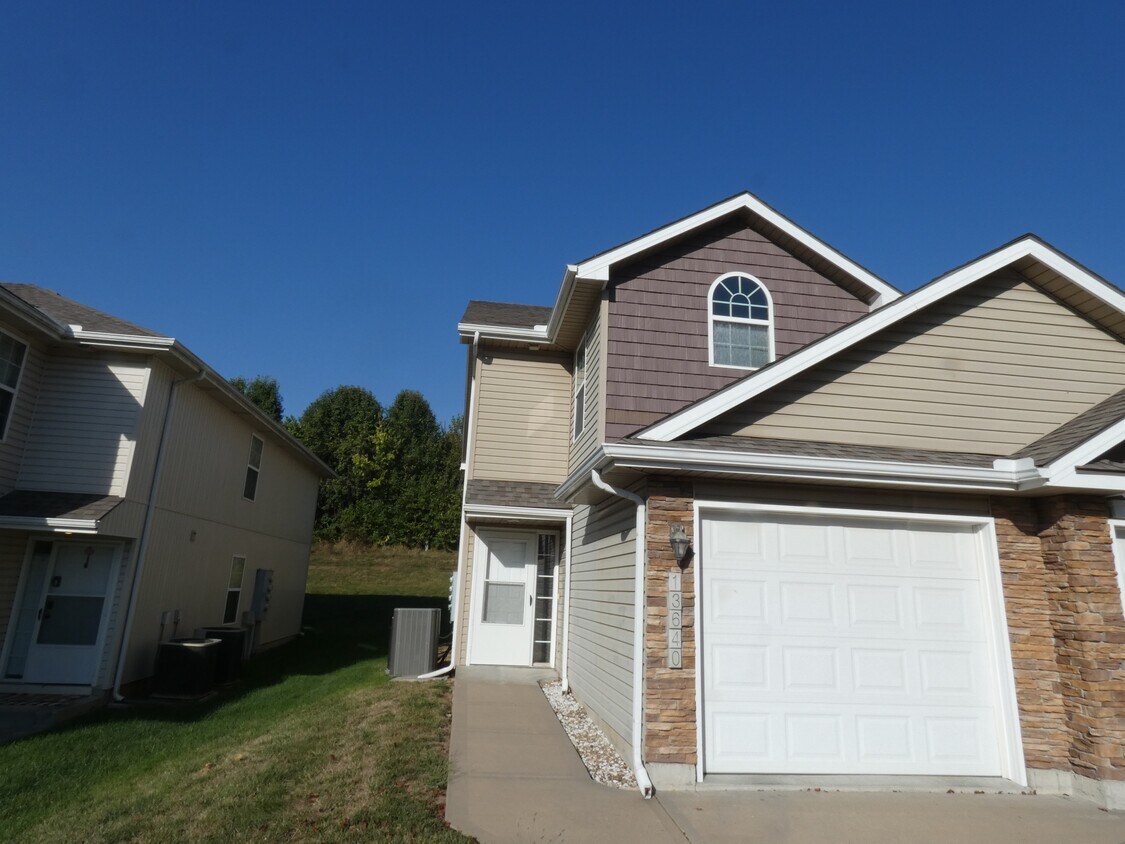 Foto principal - 13640 Oak Valley Dr
