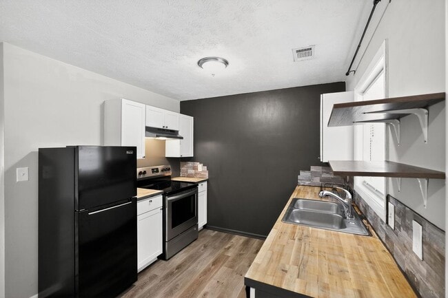 Foto del edificio - 1351 Eason St NW