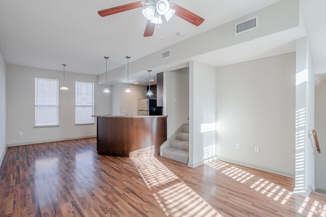 1BR, 1BA- 938SF - West End Lofts